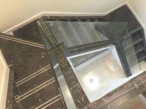 鋼化玻璃在武漢建材市場的多樣化應(yīng)用 從辦公室隔斷到陽光房背景墻